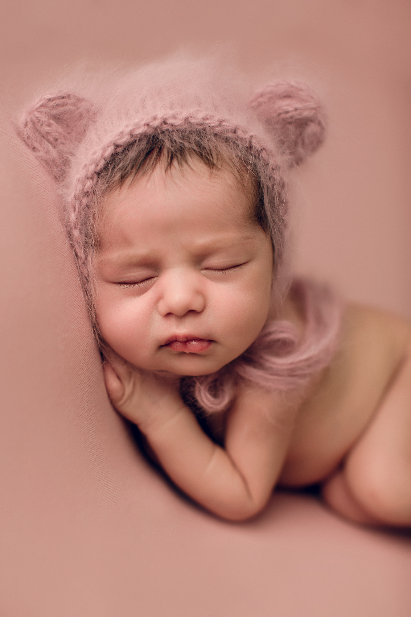 Adelaide Newborn photographer photo of a newborn baby.