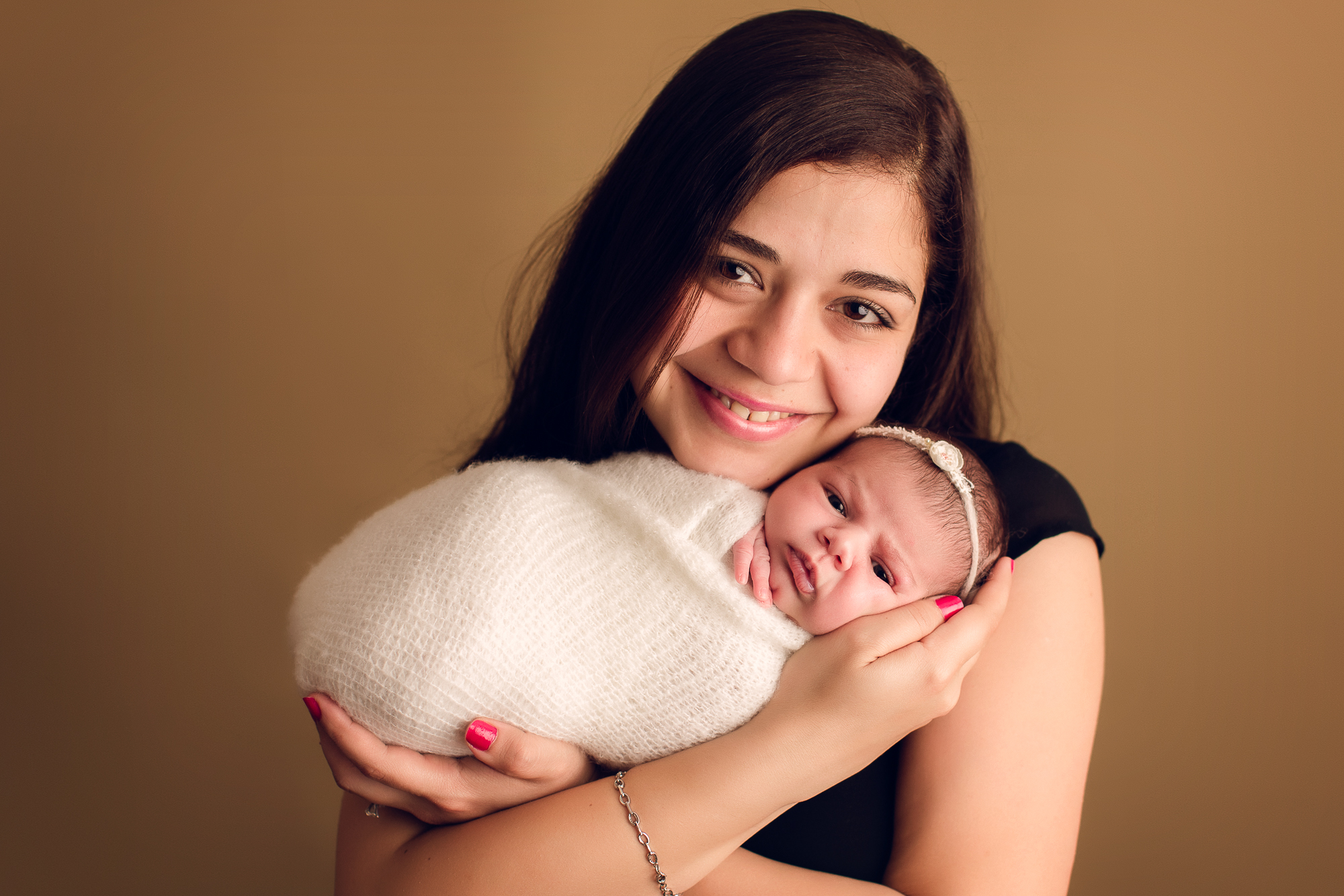 Adelaide Newborn photographer photo of a newborn baby.